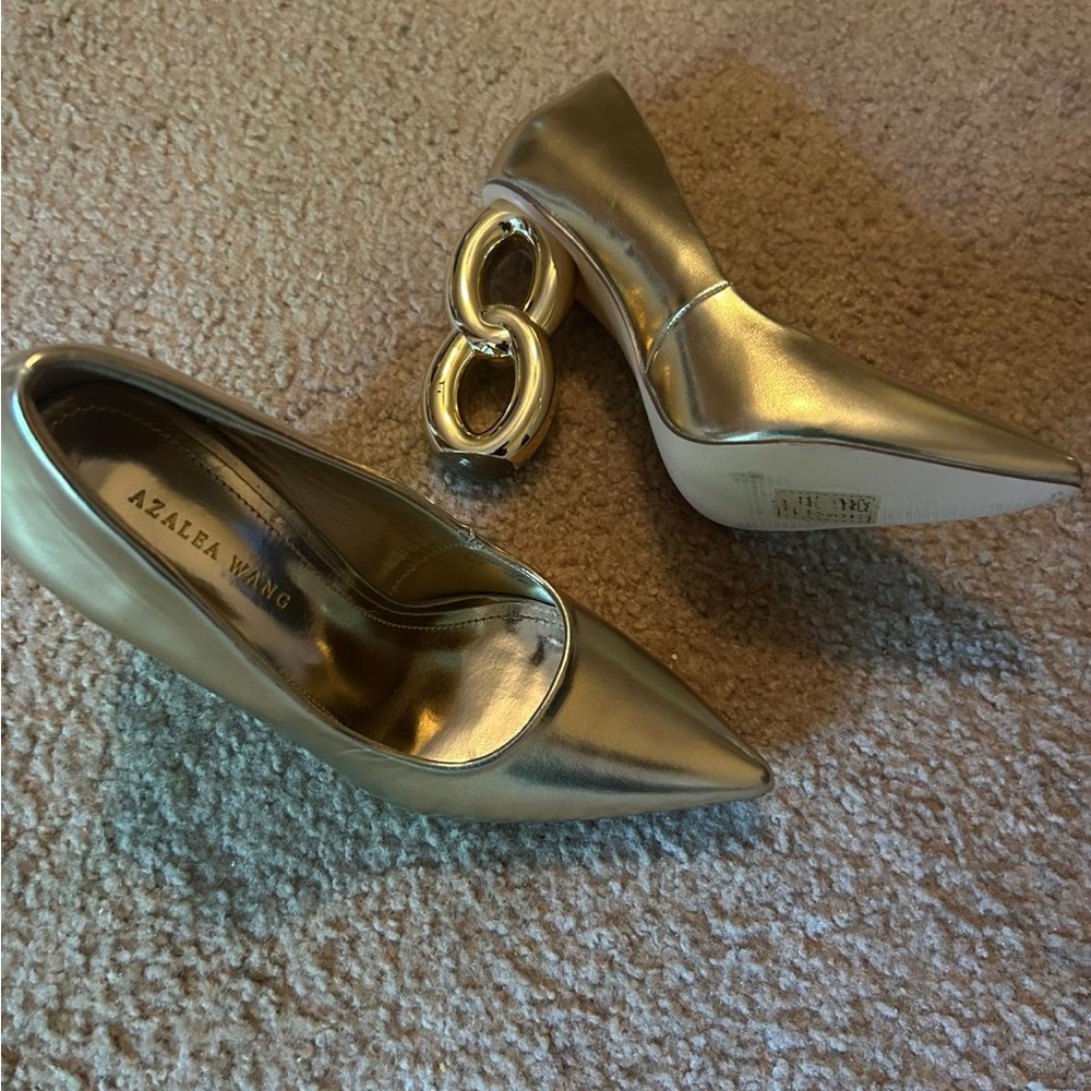 Elegant Gold Heels with Striking Design